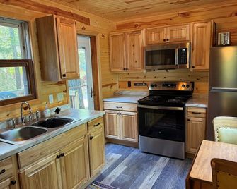 Shady Rest Cabin #4, Sunset Views, Sandy Beach, Fishing, Trails, Firepit - Rhinelander - Kitchen