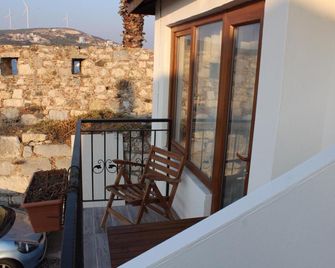 Silenos Boutique Hotel - Seferihisar - Balcón