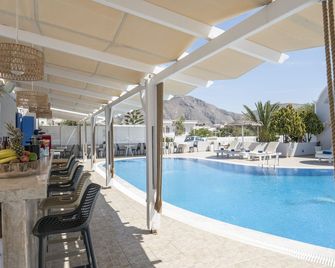 Bella Santorini Studios - פריסה - בריכה