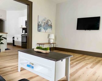 House Of Color Evv Stylish Apartments - Evansville