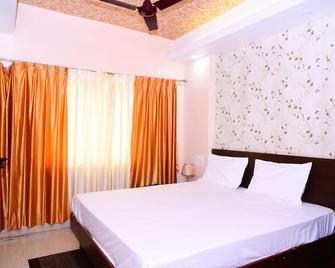 Dhamstay Hotel Aradhya Near Puri Sea Beach - Puri - Bedroom