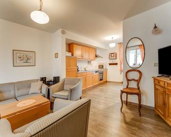 Modern Apartment in Reifferscheid with Garden - Hellenthal - Living room