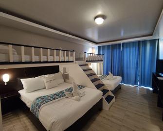 Casa Almarenzo Bed And Breakfast Resort - Bolinao - Habitación