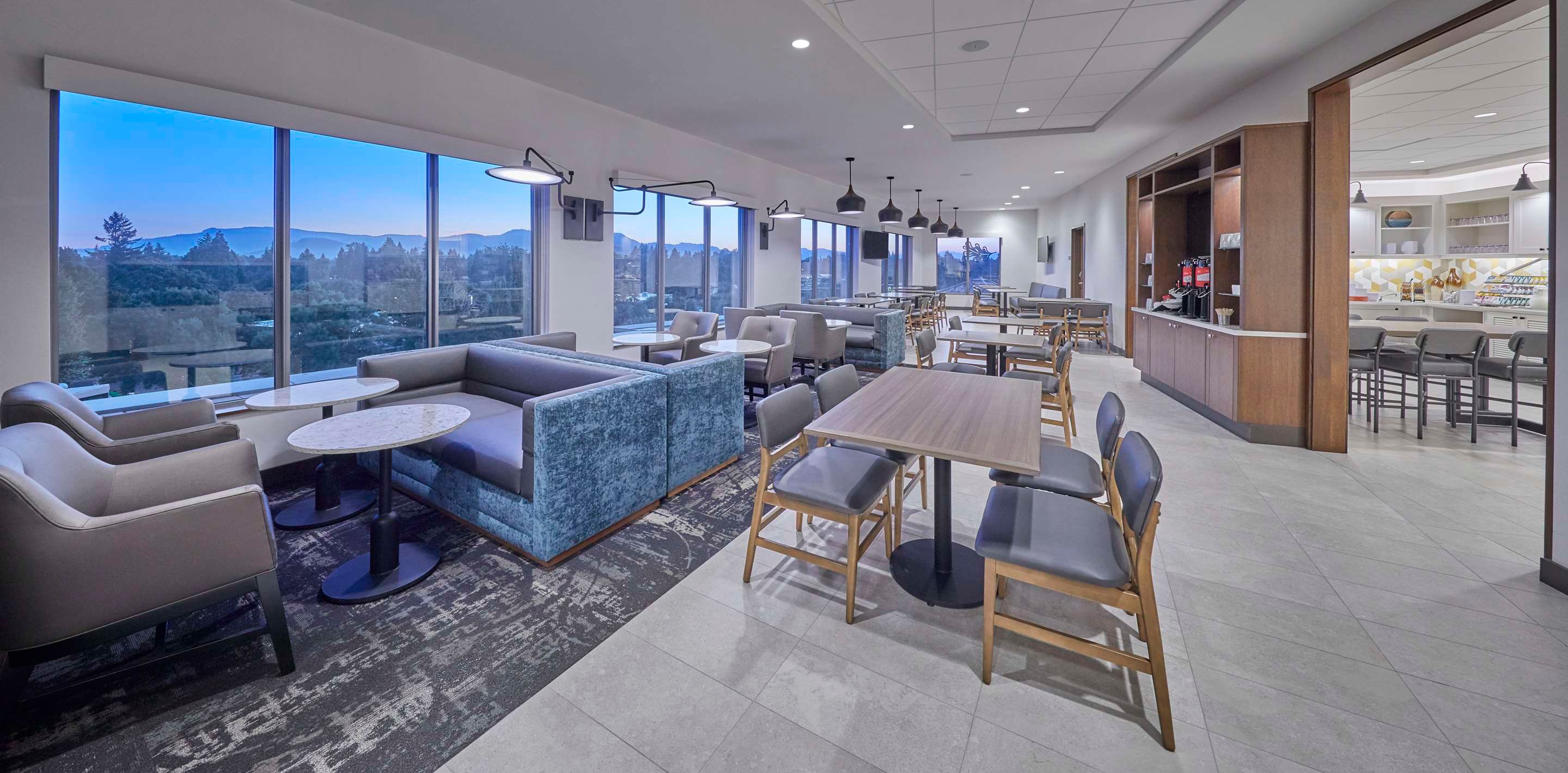 حياة بلايس أوجين / أوكواي سنتر - يوغين - مطعم