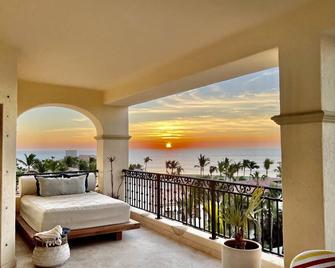 Triple En-suite on the beach at Las Mananitas - San José del Cabo - Balcón