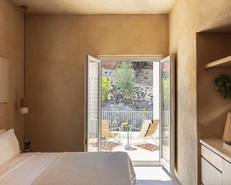 Ethos Vegan Suites - Thera - Bedroom