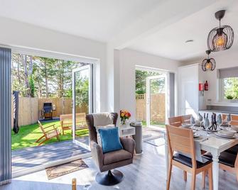 Willow House - Worle - Dining room