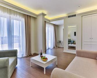 Hotel Eden - Budva - Huiskamer