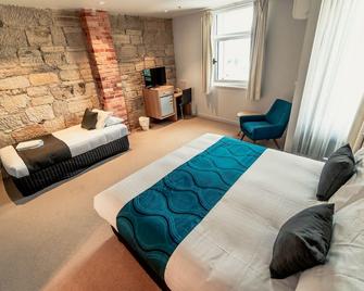 كستمز هاوس هوتل - هوبارت - غرفة نوم