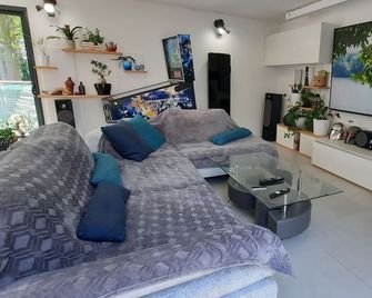 For discovery, relaxation or parties, country house ideally located - Lamballe - Wohnzimmer
