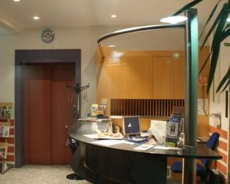 Hotel Herian - Vaterstetten - Рецепція