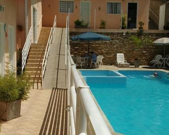 迪利西亞海濱旅館 - 皮熱諾波利斯 - 游泳池