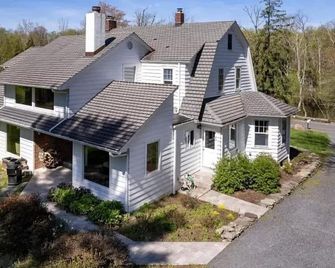 Private Luxurious Canal Estate - Princeton - Edificio