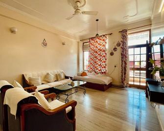 Ganga Blessings Apartment - Rishikesh - Living room