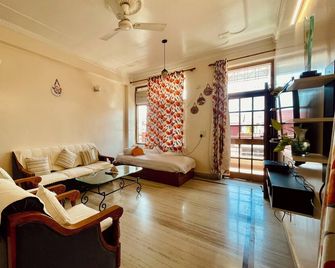 Ganga Blessings Apartament - Rishikesh - Living room