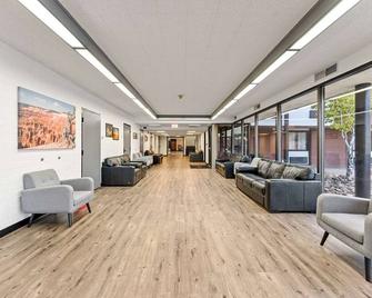 Tranquil Getaway Perfect for Families & Pet Lovers in Cedar! Pool Access! - Cedar City - Reception