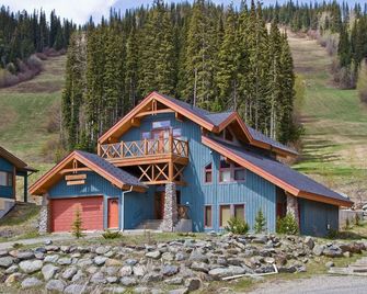 Best Family Retreat location at Sun Peaks! Spectacular Views/Hot Tub - Sun Peaks - Bâtiment