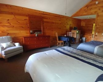 Cozy 1 Room Log Cabin with Bathroom near Ski Resort in Upstate New York - Brooktondale - Bedroom