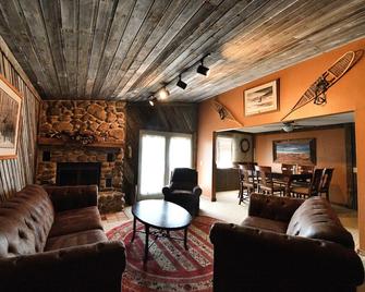 Peace and quiet in the country - Staples - Sala de estar