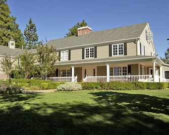 Delightful Suite Rental just Minutes from the Stunning Eden Valley, California - Colfax - Building