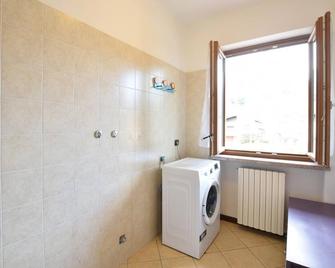 2 Bedroom Nice Apartment In Omegna - Omegna - Lavanderia