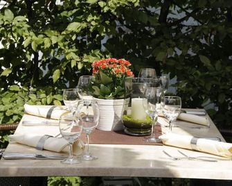 Sunday Hotel Frankfurt Airport - Neu-Isenburg - Neu Isenburg - Patio