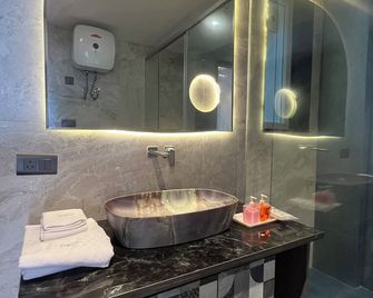 Perch Casa Feliz- Golf Course Road - Gurugram - Bathroom