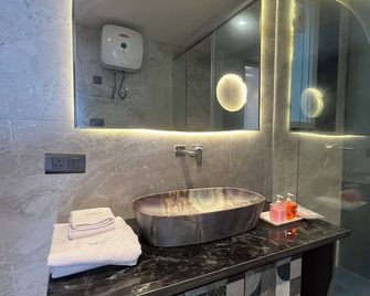 Perch Casa Feliz- Golf Course Road - Gurugram - Baño