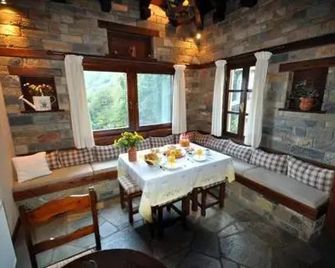 Amalthia Traditional Guesthouse - Tsagkarada - Comedor