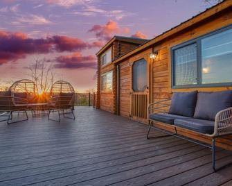 Hillside Hideaway | Hot Tub, Cozy Cabin, Beautiful Valley Views - Brookville - Patio