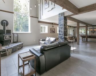 Le Grand Lodge - Locations du Sommet - Saint-Adolphe-d'Howard - Living room