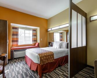 Microtel Inn & Suites by Wyndham Greenville/University Med - Greenville - Bedroom