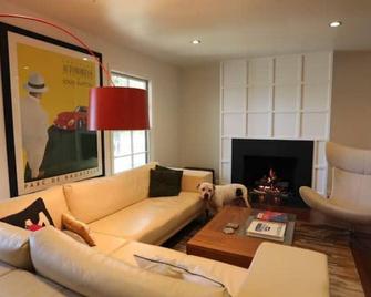 Spacious Modern Home on Middleburg Horse Farm - Middleburg - Living room