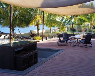 Superb Villa, Beachfront, Private Pool, Sunset - Tombeau Bay - Patio