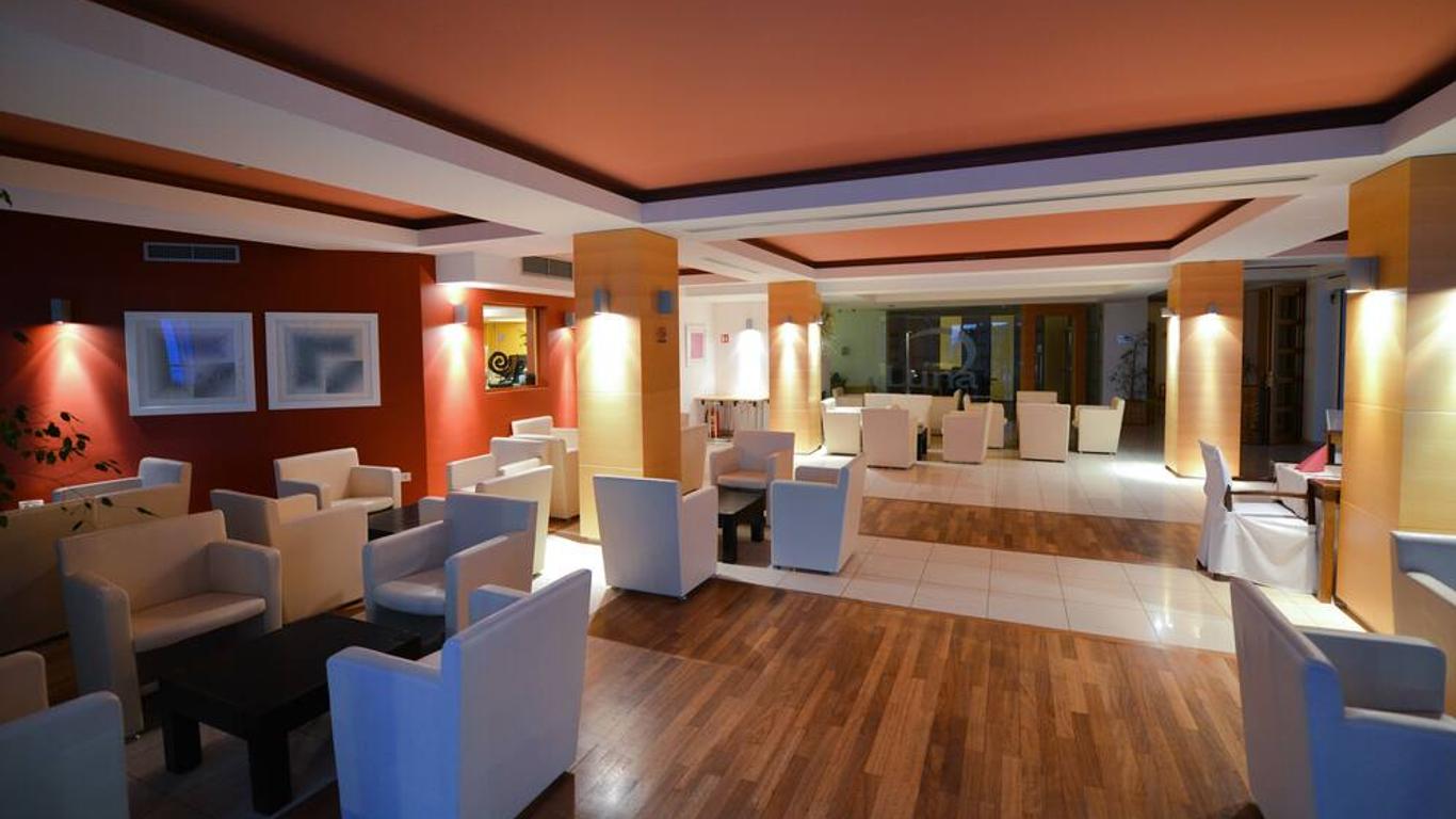La Luna Island Hotel