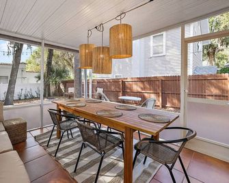 The Augustine - Steps to Downtown w King Bed - Mount Dora - Ресторан
