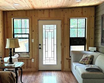 Peaceful, cozy cabin in the woods - Murphy - Living room