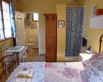 'Cabanon' - sleeps 2 self catering studio gite 10mins from Avignon! - Rognonas - Chambre