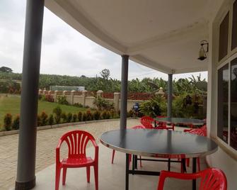 Peak Resort Hotel - Bushenyi - Patio