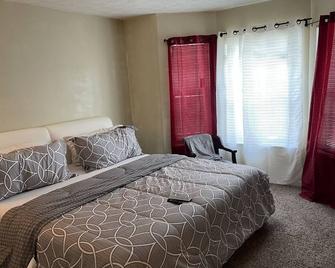 1 Private Bedroom & 1bathroom in a 3 bedrooms nice House - Duluth - Bedroom