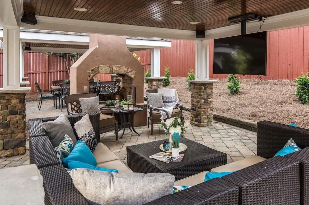 Luxe Large Home with Movie Room, Hot Tub, Garage - ناشفيل (تينيسي) - شرفة مرصوفة