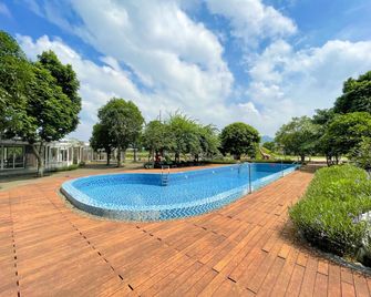 Soi Resort In Farm - Lac Thuy - Pool