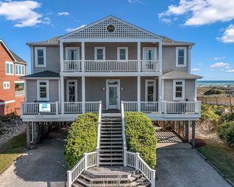 'Clippers Ocean Spray' - Oceanfront Home w/ Private Pool, 6 Bedrooms / 6 Bathrooms, Updated 2022 - Shallotte - Building