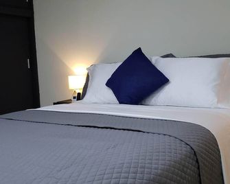 Green Life, Room #3 with private bathroom - San Salvador - Bedroom