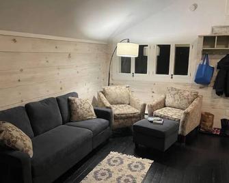 Vermont Country Cottage (Near Village) - Londonderry - Living room