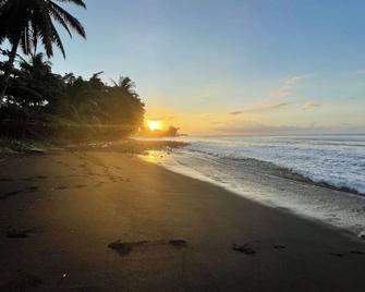 Lafayette 2 - Cozy Beachside House in Arue - Arue - Plaża