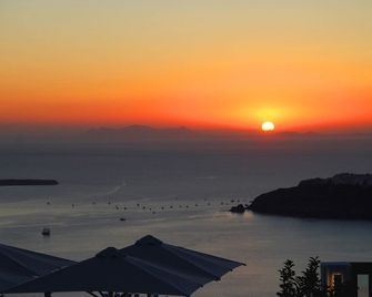 Villa Renieris - Fira - Vista del exterior