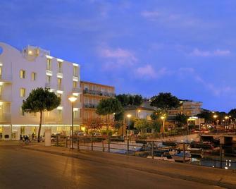 阿爾卡瓦利諾比安科酒店 - 里喬內 - 里喬內 - 建築