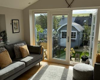 The Hill B and B - ברנרד קסל - סלון