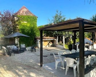 Converted barn in Dordogne - Vanxains - Patio